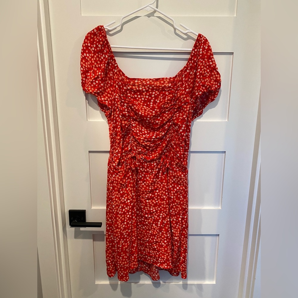 Beautiful, floral red dress. Perfect for the summer! In pristine condition. ♥️
